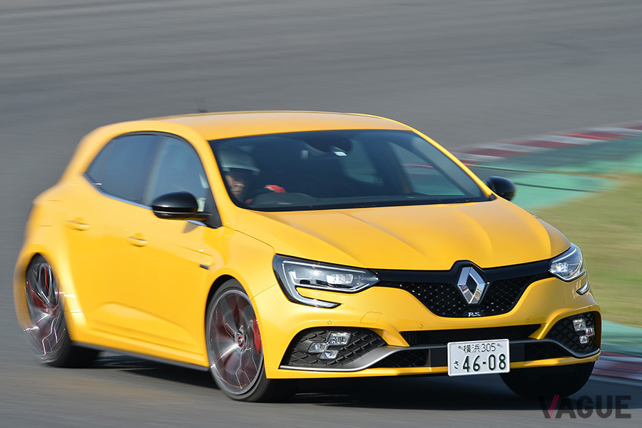 メガーヌR.S.トロフィーの筑波サーキット走行シーン