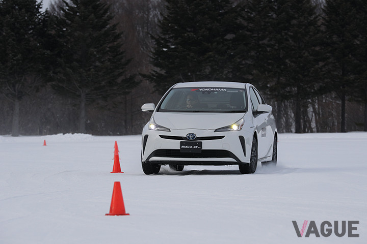 オールシーズンタイヤ「ブルーアース4S」の圧雪路走行。こちらも普通に走れる
