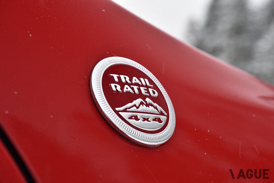 ジープが過酷なトレイルでの性能試験をパスした車両にだけ与える「Trail Rated」のバッヂ