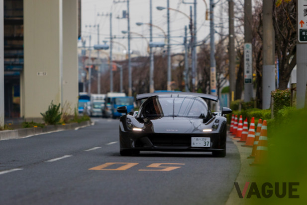 スパルタンな外観に似合わず、普通に運転できるダラーラ・ストラダーレ
