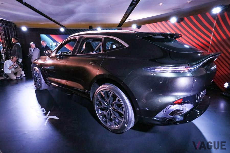2019年11月21日、アストンマーティン初となるSUV「DBX」が日本初お披露目された