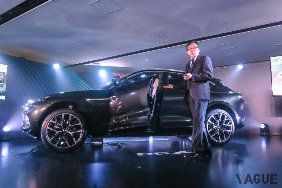 DBXの技術解説をおこなうアストンマーティン・ラゴンダのメタテクノロジー&ラグジュアリー アクセレレーターオフィス・ダイレクターである戸井雅宏氏