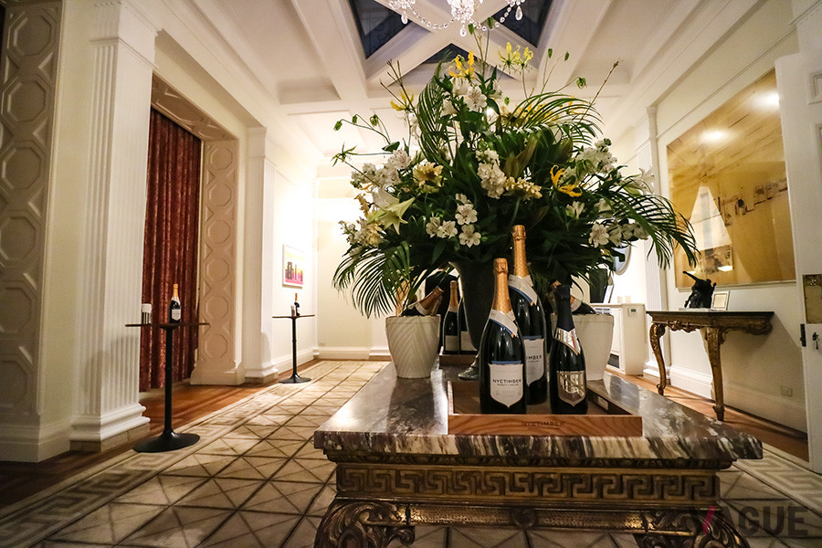 英国大使館内でおこなわれた、ナイティンバーのお披露目レセプション