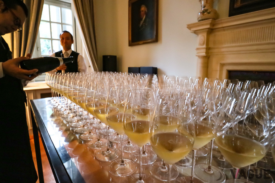 レセプションの締めくくりは、大使館内のガーデンでのテイスティング