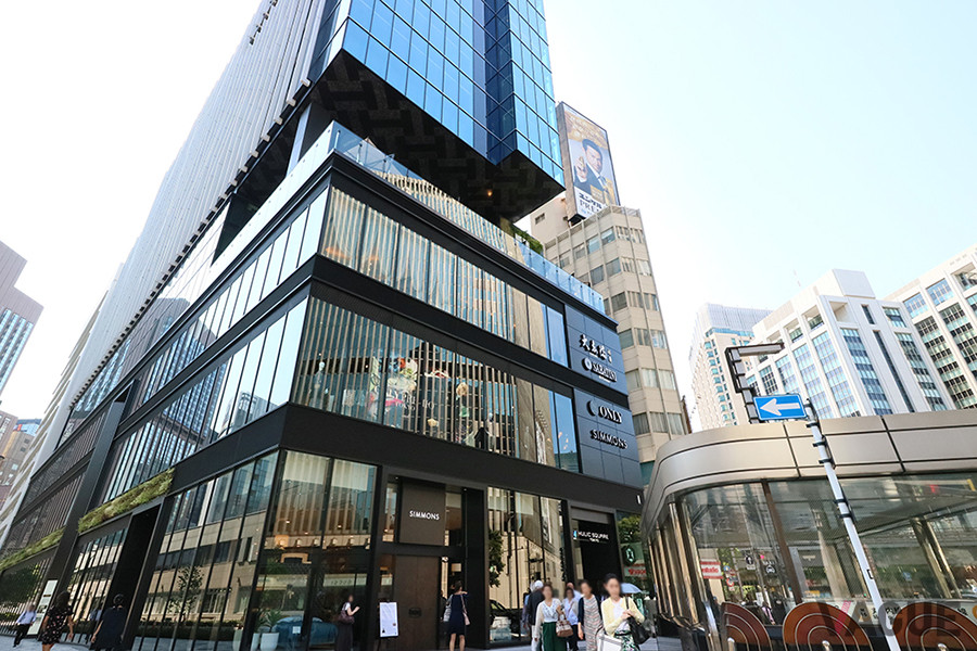 2018年に「ヒューリックスクエア東京」の3階にリニューアルオープンしたサバティーニ。3階の受付には、専用のエレベーターを使う