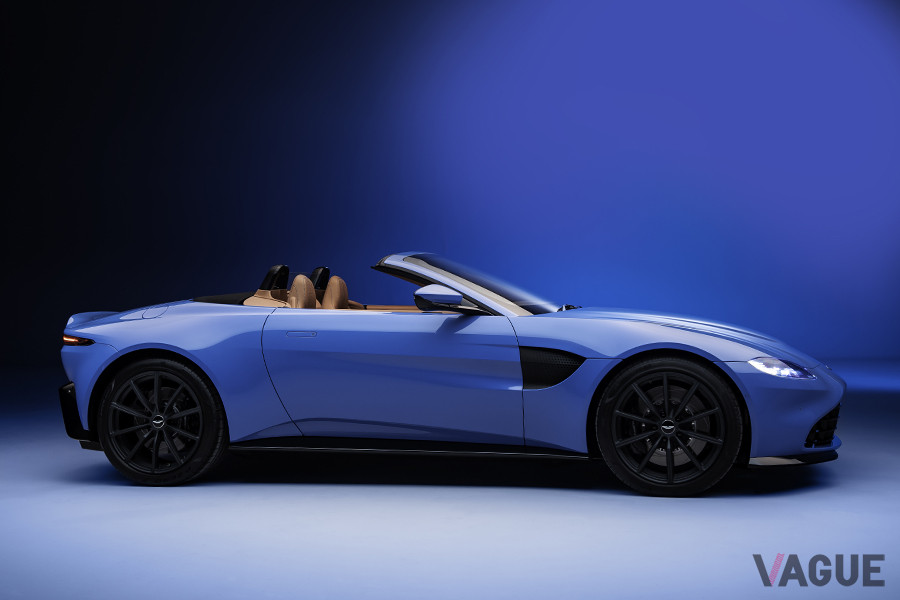 アストンマーティン・ヴァンテージ・ロードスターのサイズは、全長4465mm×全幅2153mm×全高1273mm