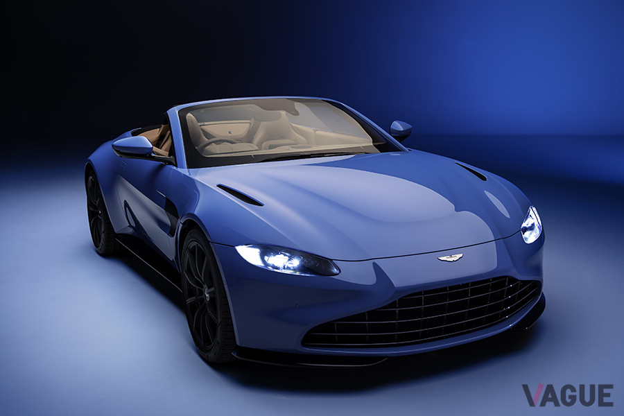 特徴的なクラムシェル・ボンネット