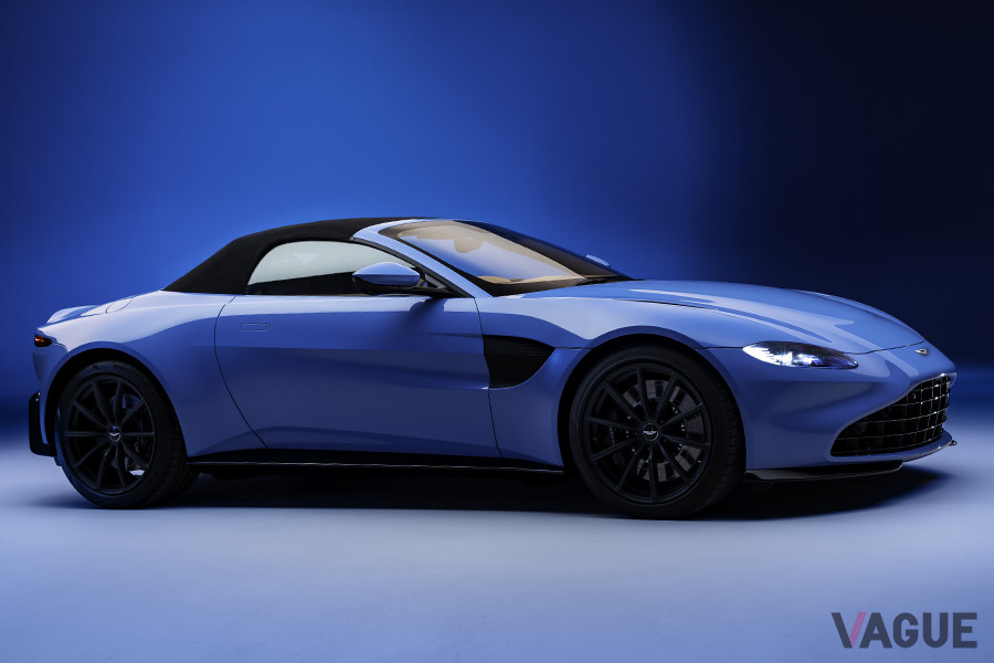 ヴァンテージ・ロードスターは、ソフトトップを採用