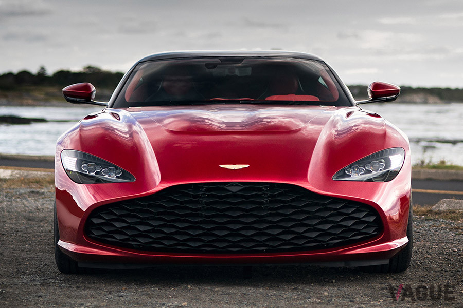 「DBSスーパーレッジェーラ」とは明らかに異なる「DBS GTザガート」のボンネット形状
