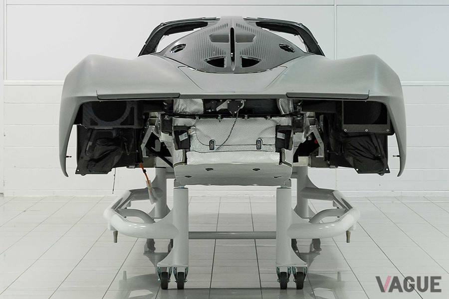 英国ウォーキングにあるマクラーレンプロダクションセンターで生産が開始され、2020年2月からデリバリー予定