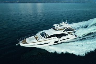 azimut yachts アジムット50周年限定バック 船 クルーザー