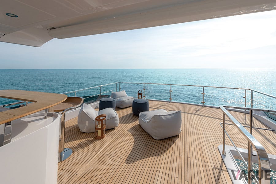 AZIMUT Grande25 METRIのフライブリッジ