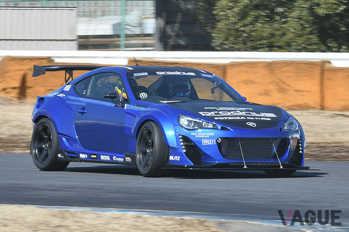 オートプロデュース・ボスのSUBARU BRZ改。265/35R18サイズのポテンザRE-71RSを装着