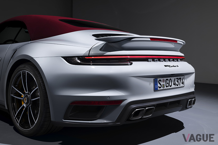 ポルシェ「911ターボSカブリオレ」の大型のリアウイング