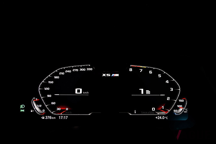 新型「X5 M」のメーター