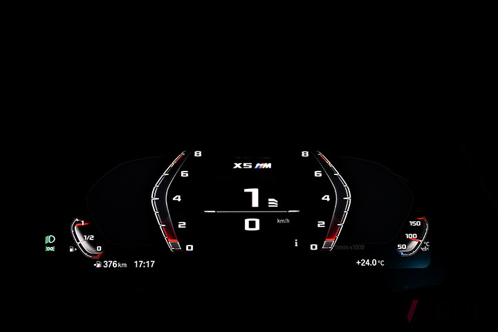新型「X5 M」のメーター