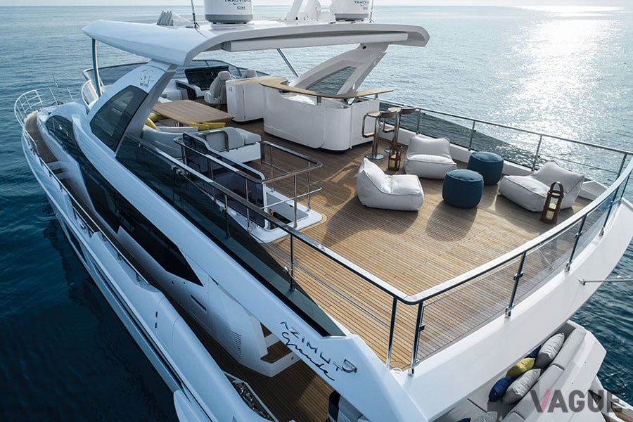 AZIMUT Grande25 METRIのフライブリッジ