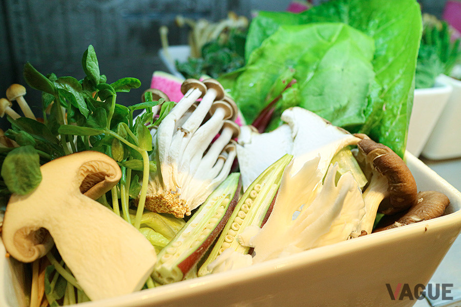 食べ放題の野菜は、セットで器に盛り付けられている