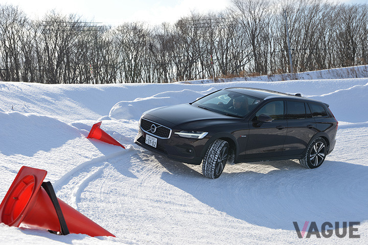 すり鉢状のコース。横滑りすることなく走ることができた