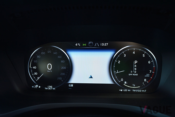 V60CCの液晶メーター