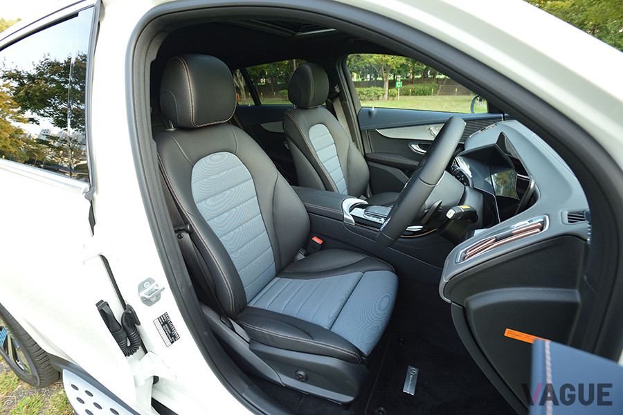 「EQC400 4MATIC」のフロントシート