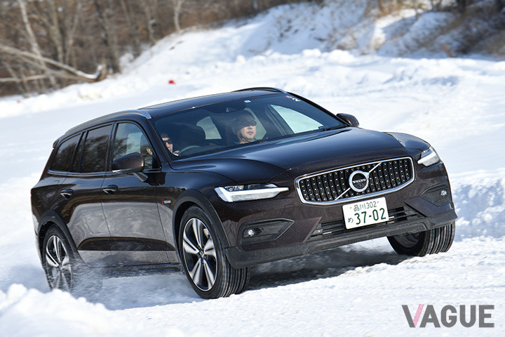 V60CCの試乗コース走行シーン