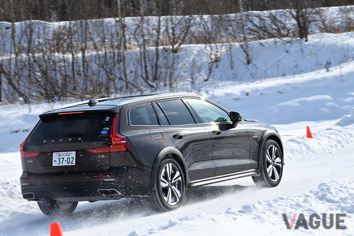 V60CCの試乗コース走行シーン