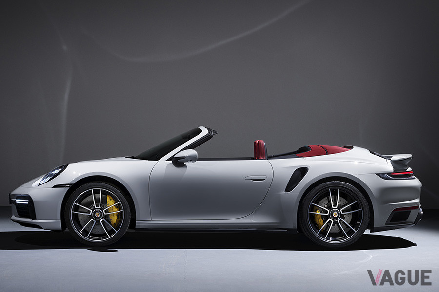 ポルシェ「911ターボSカブリオレ」。ソフトトップを開けた状態