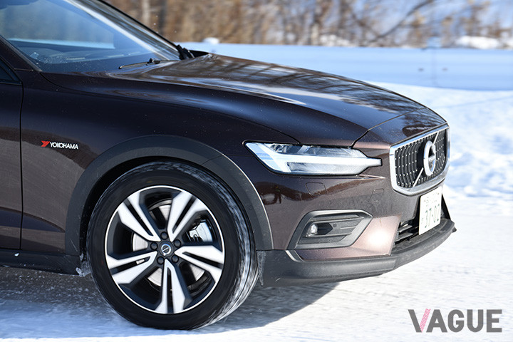 V60CCの試乗コース走行シーン