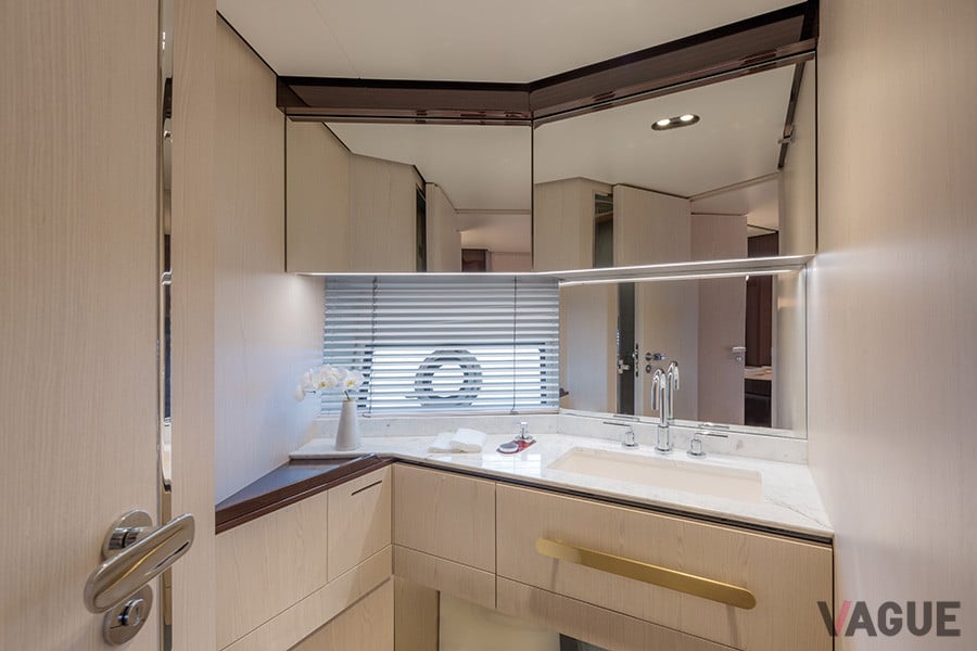 AZIMUT Grande25 METRIのVIPキャビンのパウダールーム