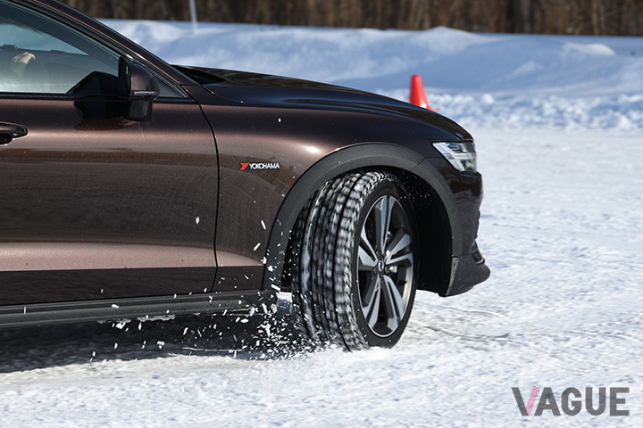 V60CCの試乗コース走行シーン