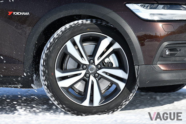 ヨコハマ「アイスガード6」はスタッドレスタイヤのなかでも北海道で人気が高いタイヤ