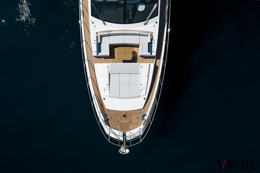 AZIMUT Grande25 METRIの船首