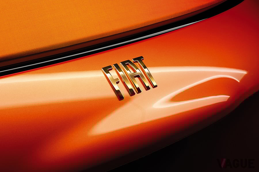 使用される塗料は、ジュエリー製作において生まれた端材を使った金粉が混ぜられている