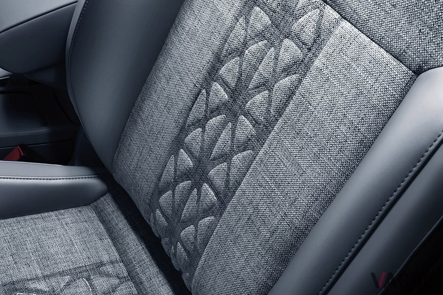 ファブリックはナチュラルで暖かい雰囲気だが、リサイクル・ポリエステル100％の素材