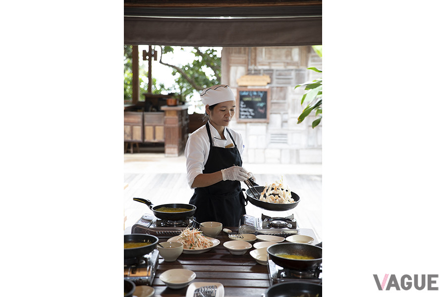島のローカルなキッチンスタイルを再現したベトナム料理レストラン「ベトナミーズ・バイ・ザ・マーケット」では、新鮮な野菜をふんだんにつかったヘルシーなベトナム料理が楽しめるほか、デイリー・クッキング・クラスも開催
