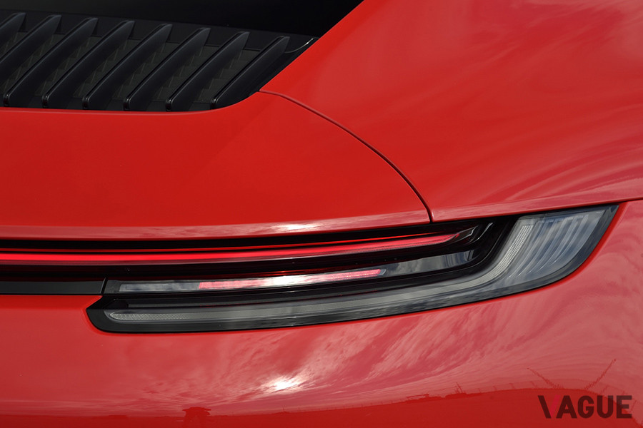 992型からカレラとカレラ4（Sも同様）で完全に共通化されることになったリアバンパーやテールライトのデザイン