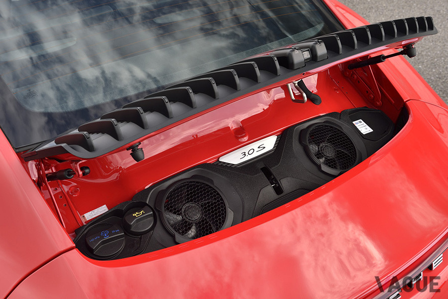 エンジンは、450馬力／6500rpm、最大トルク：530Nm／2300-5000rpm