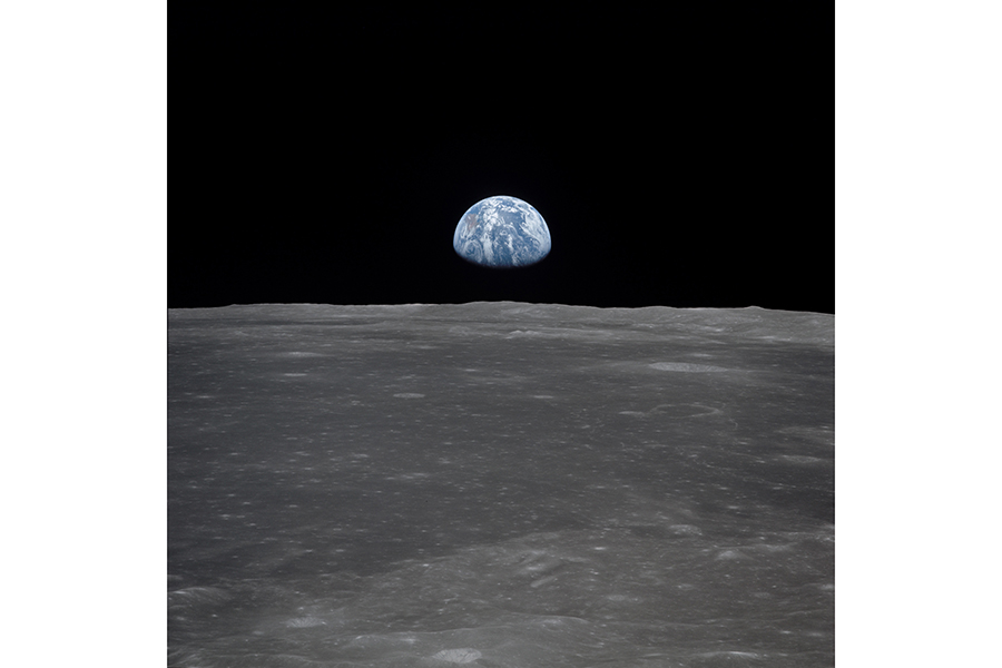 View of Earth rising over Moon’s horizon taken from Apollo 11 spacecraft（c）NASA