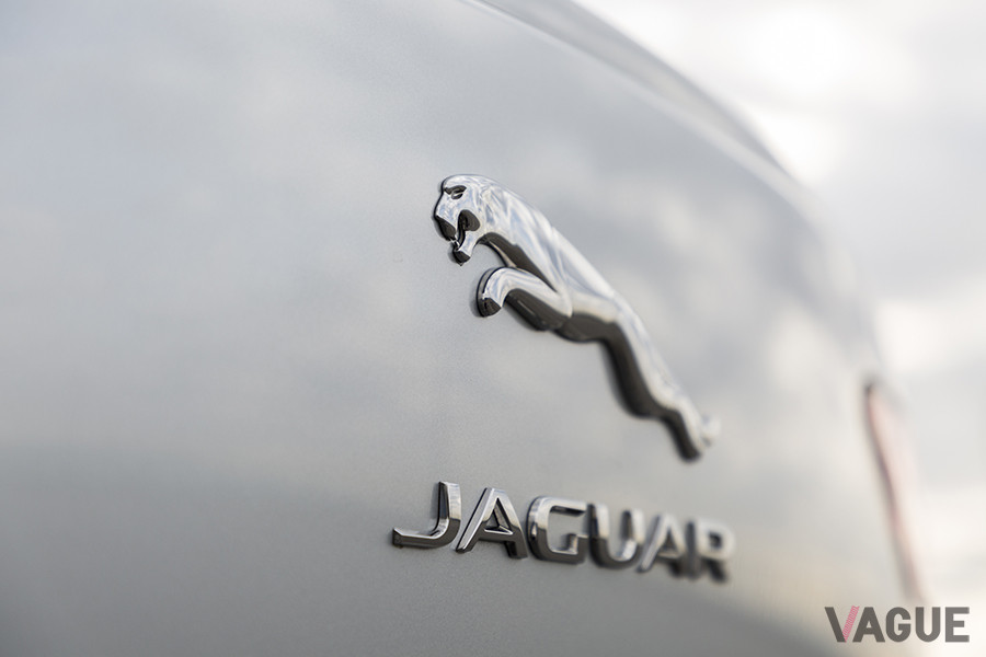 ジャガーのスポーツカーのノウハウが随所に取り込まれている