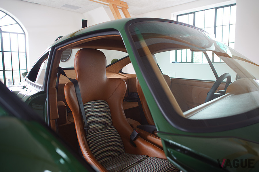 自然吸気エンジンを採用したRUF「SCR」のプロダクションモデルの内装