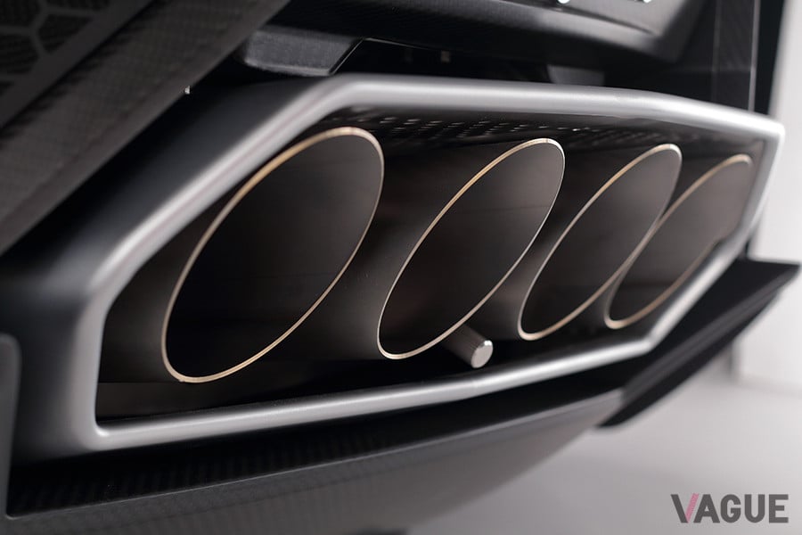 アヴェンタドールのマフラーをモチーフとしたデザイン