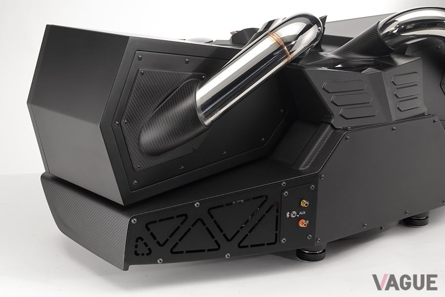 オーディオ機器とは、BluetoothもしくはAUXで接続する