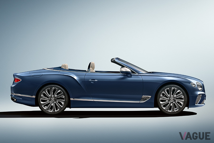 ホイールは、ペイント＆ポリッシュ仕上げの新設計22インチ10本スポークホイール