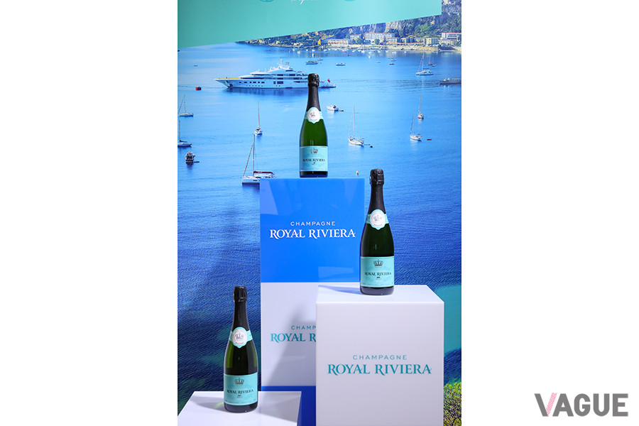 リビエラの海を象徴するようなブルーが、ロイヤルリビエラのカラーだ