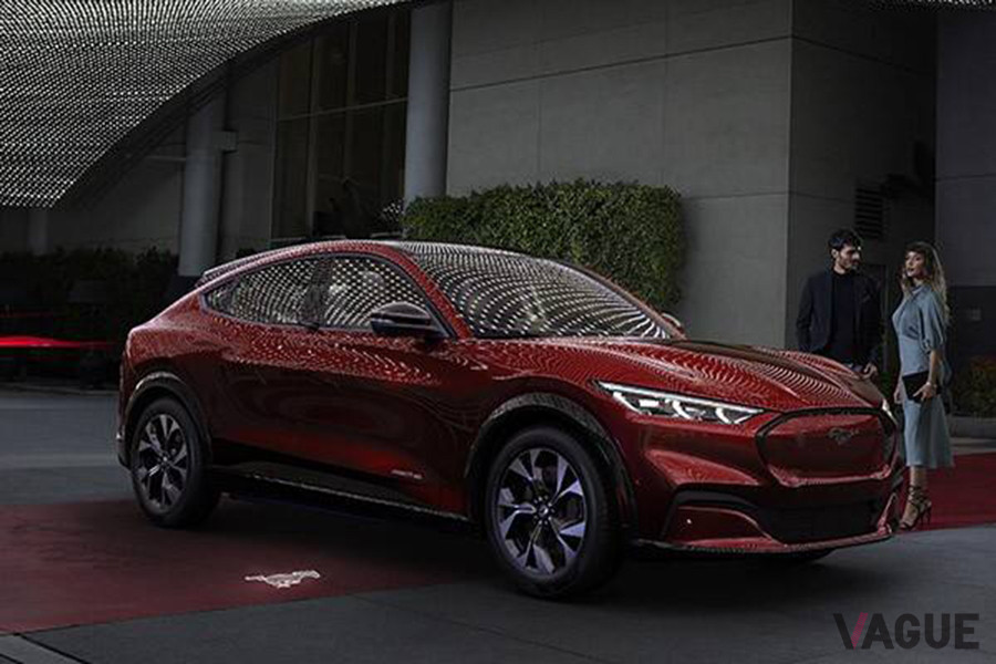 2019年11月に発表されたフルEV「マスタングマッハE SUV」