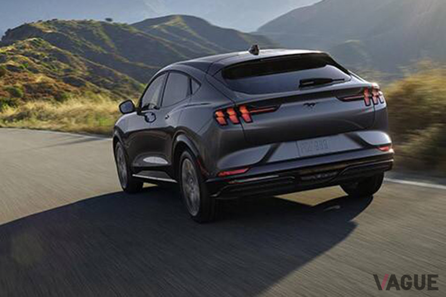 2019年11月に発表されたフルEV「マスタングマッハE SUV」