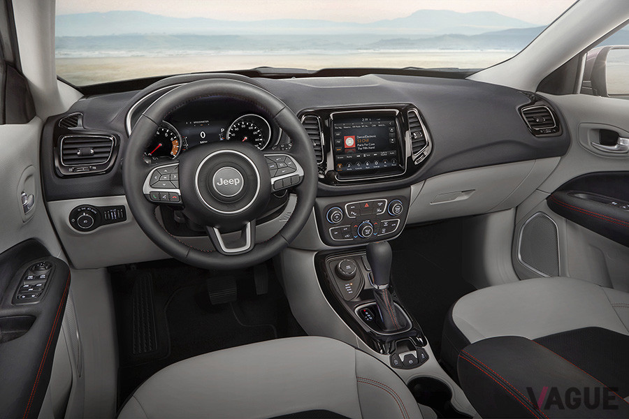 Jeep「コンパス」のインパネ