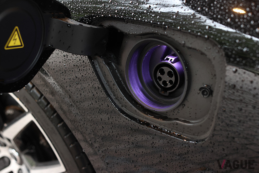 ボルボ「S60 T8ポールスターエンジニアード」はプラグインハイブリッドで、フル充電で約42kmのEV走行ができる