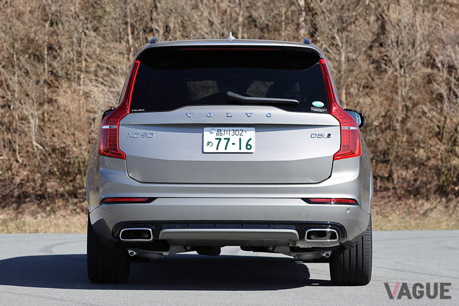 ボルボ「XC90 D5 AWD R-DESIGN」。最低地上高は標準モデルで225mm、エアサス装着車で180mm
